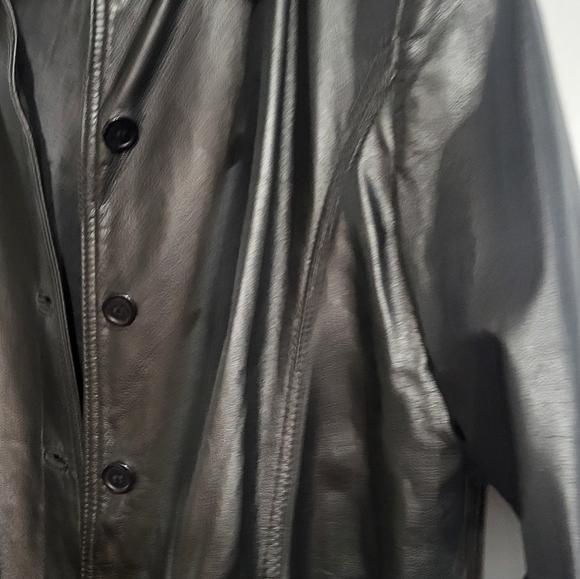 VINTAGE LEATHER RANCH - Picture 4 of 8